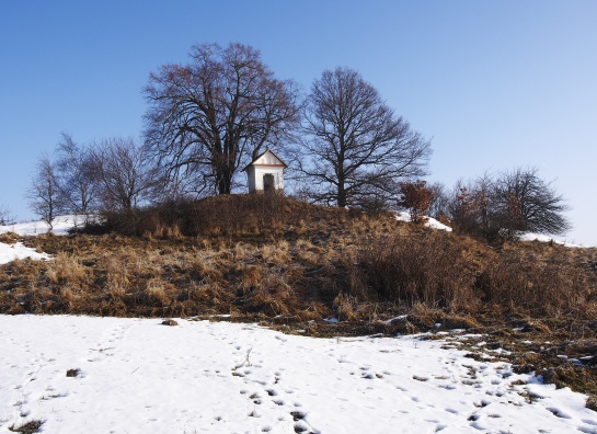Kaplička v poli