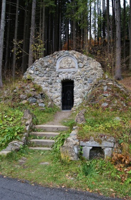 Bílá