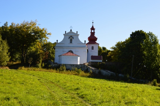 Kostel v obci Květnov