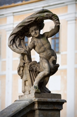 Lysá nad Labem - socha u zámku