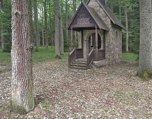 Černínská kaple v Evženově údolí 