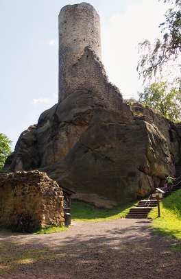 Frýdštejn skalní gotický hrad