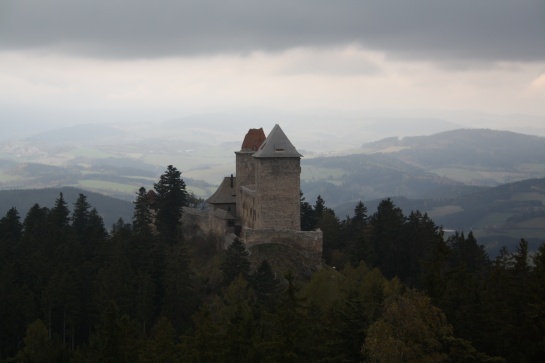 Středověký hrad Kašperk z Pustého Hrádku.