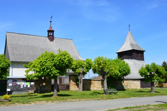Vysočany, kostel a zvonice