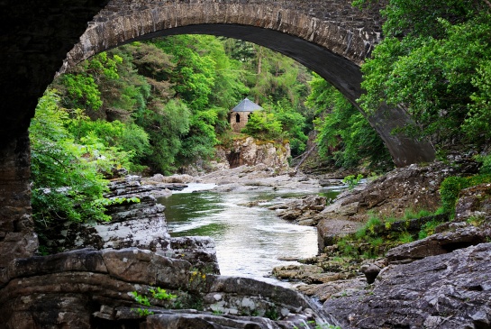 SKOTSKO - most TELFORD'S BRIDGE s vodopády