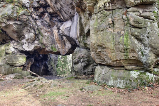 Skalní brána u zříceniny hradu Milštejn