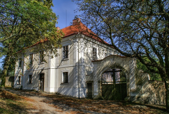Románsko-gotický kostel sv. Jiří v Hradešíně