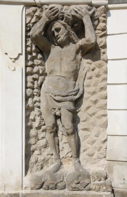 Zámek Ploskovice - detail sochy u vchodu ze zámeckého parku