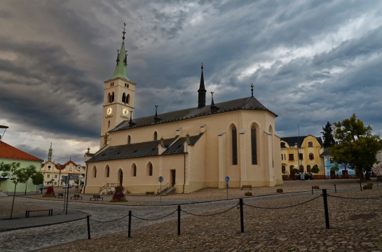  před bouřkou ,  kostel svaté Markéty 