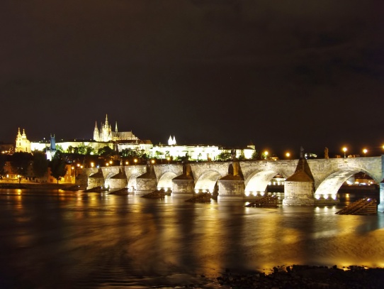Nočny Karlov most