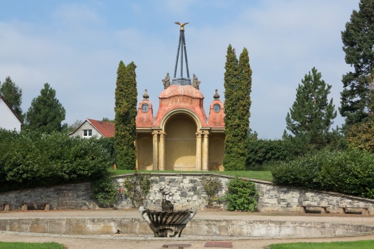 Zámek Ploskovice - altán v zámeckém parku