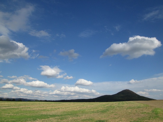 Mraky nad Lovošem
