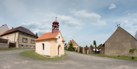 Kaple sv Jana Nepomuckého v obci Leská