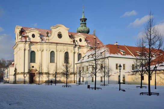 Břevnovský klášter v zimě