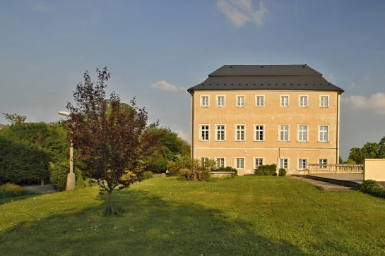 Zámek Dlažkovice