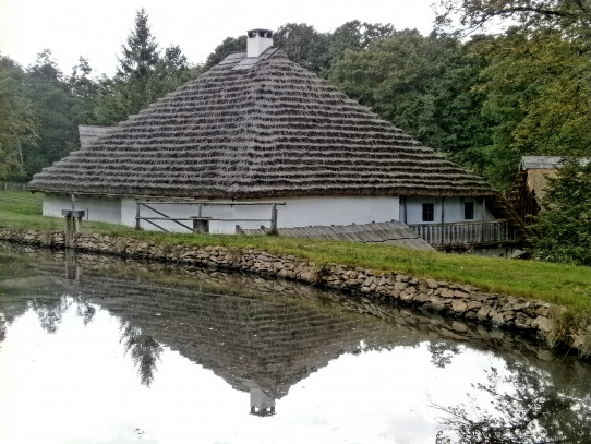 Středověký vodní mlýn Hoslovice