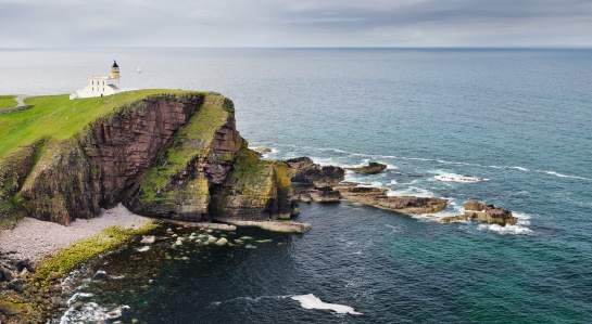 SKOTSKO - pobřeží a maják HEAD STOER