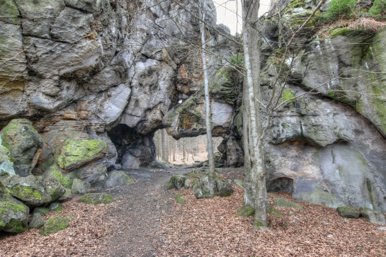 Skalní brána u zříceniny hradu Milštejn