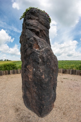 Menhir Zkamenělý pastýř u obce Klobuky