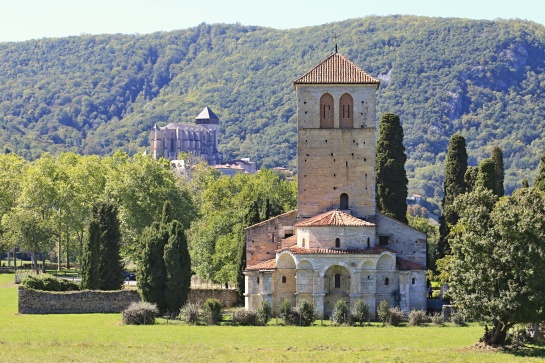Francie  -  bazilika sv. Justa v obci Valcebrére