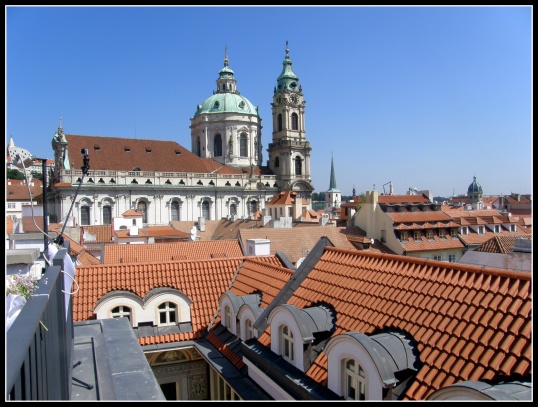 Malostranské střechy a kostel sv.Mikuláše