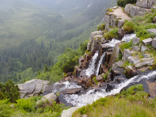 Deštivý den u Pančavského vodopádu