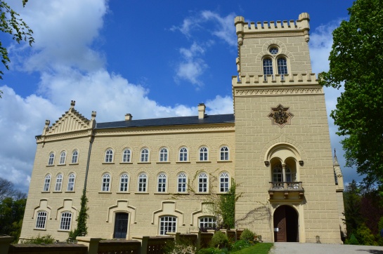 Chýše, zámek