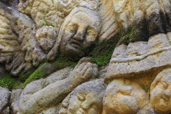 Kamenný oltář Nejsvětější Trojice - detail