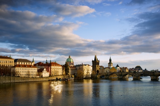 Praha, pohled na nábřeží Starého Města
