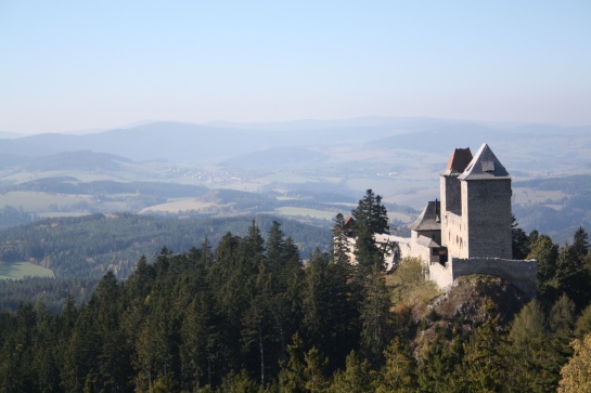 Středověký hrad Kašperk z Pustého Hrádku.