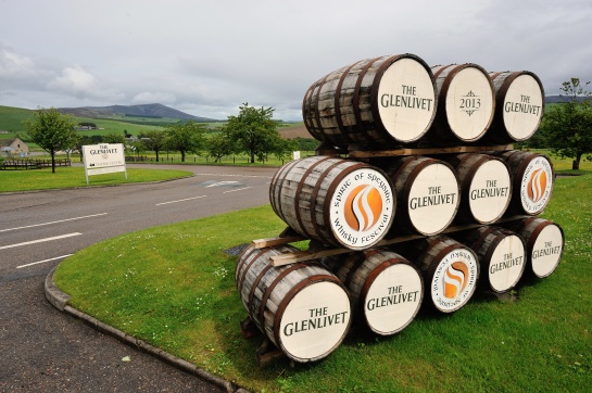 SKOTSKO - palírna whisky GLENLIVET