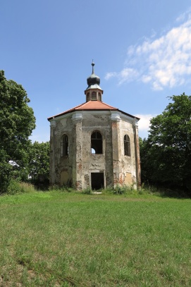 Loretánská kaple v zámeckém parku