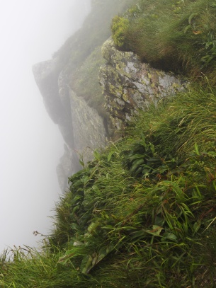 Sněžné jámy v mlze