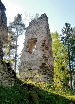 Zřícenina hradu Louzek