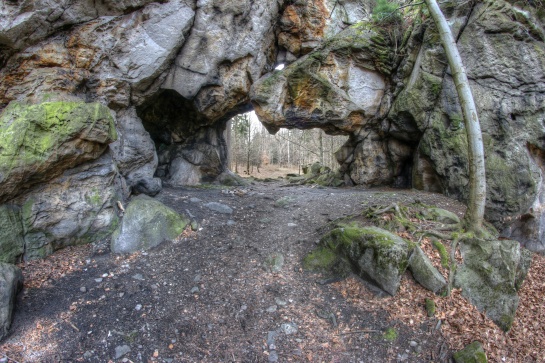 Skalní brána u zříceniny hradu Milštejn
