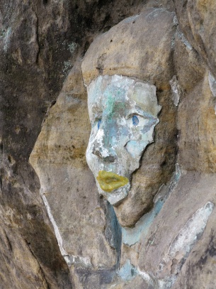 Sfinga - reliéf hlavy sfingy na pískovcové skále