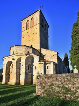 Francie  -  bazilika sv. Justa v obci Valcebrére 