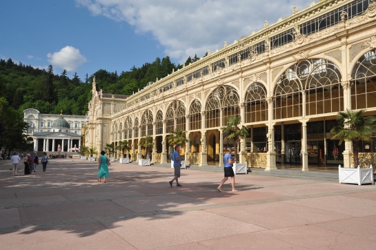 Mariánské Lázně - kolonáda a křížový pramen