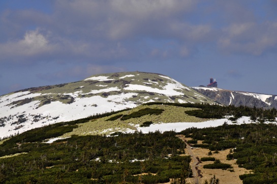 Vysoké Kolo a Sněžné jámy s budovou vysílače Wavel