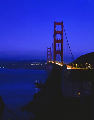 Vecerna doprava na Golden Gate Bridge, Kalifornia