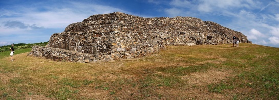 megalitická mohyla Tumulus du Barnenez