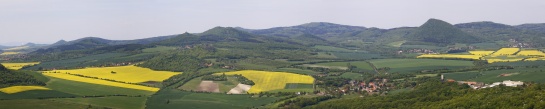 Výhled z vrcholu Košťálov na České středohoří