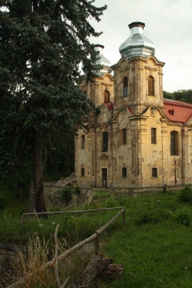 Kostel v zaniklé obci Skoky.