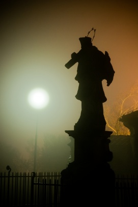 Lysá nad Labem - socha před zámkem