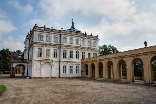 Zámek Ploskovice