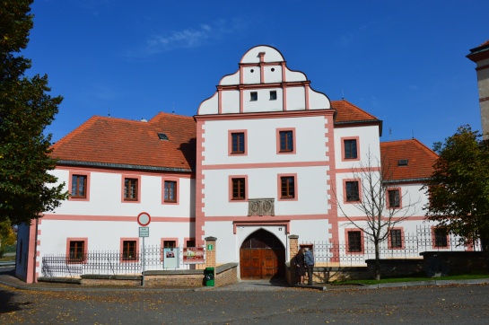 Tvrz ve Lnářích 