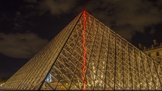 Zářící pyramida