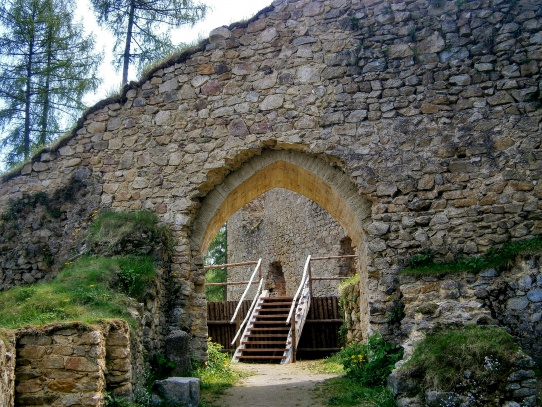 Zbytky hradu Pořešín