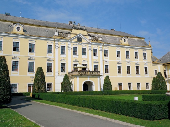 Lysá nad Labem zámek