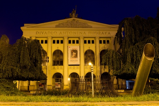 Divadlo Antonína Dvořáka.